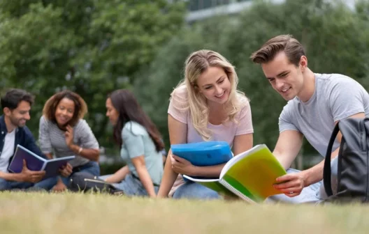 "Descubra os melhores bancos para financiar sua educação!"
