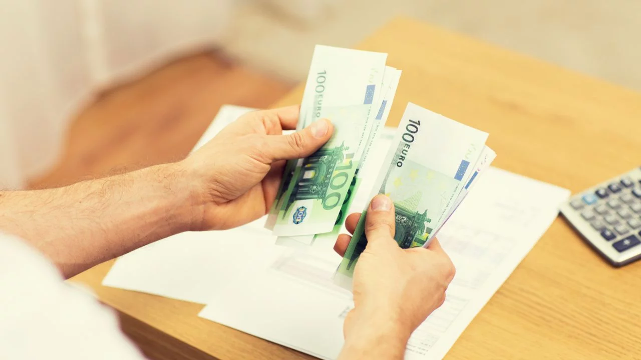 Empréstimo com depósito antecipado existe? Entenda se é golpe ou não.