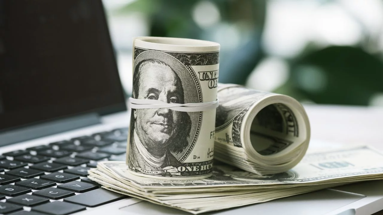 Conta em dólar: Saiba como receber pagamentos do exterior.