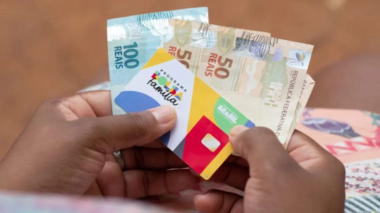 Assinado decreto do novo Bolsa Família. Confira o que muda no benefício.