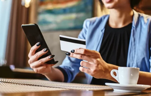 "Dê adeus às preocupações: Saiba como manter suas transações seguras com o cartão por aproximação"