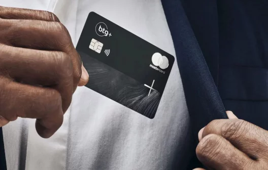 "BTG surpreende com cartão Black: anuidade zero e cashback garantidos!"