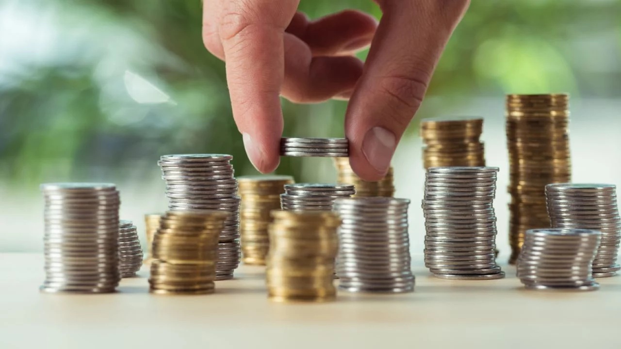 Taxa de juros Selic cai 0,5%. Saiba o que muda nos investimentos.