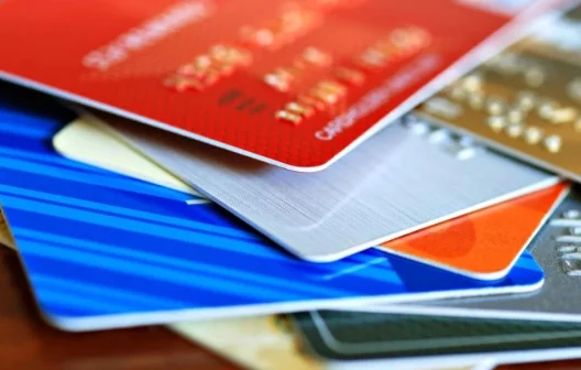 "Descubra como escapar do ciclo vicioso do crédito rotativo do cartão de forma simples"