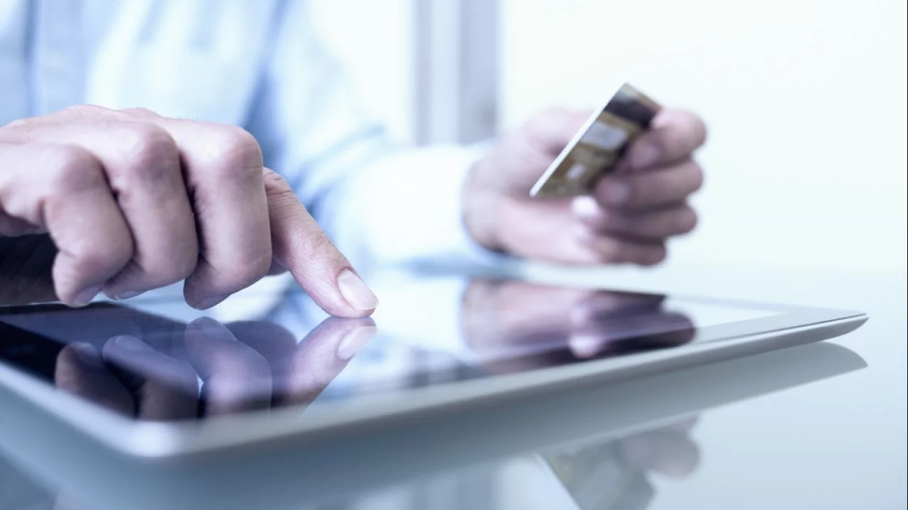 7 cartões sem anuidade para pedir ainda em 2023