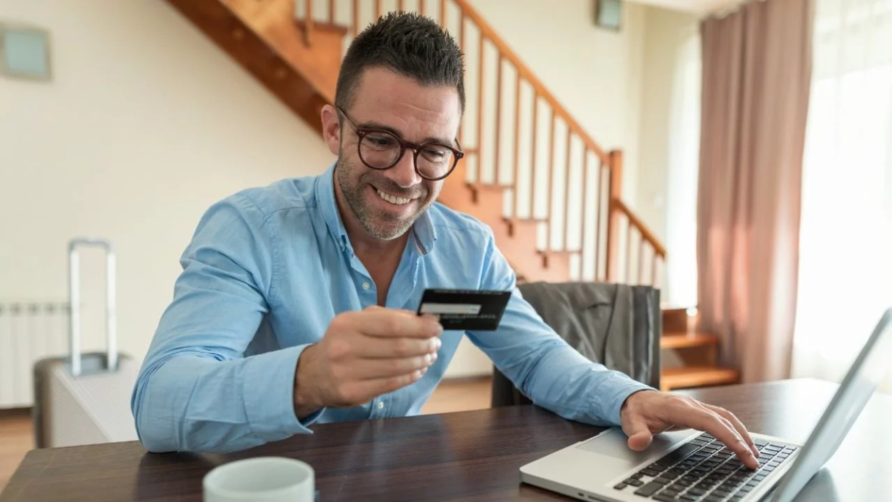 Cartão de crédito: confira opções com limite de até R$ 1 mil