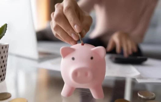 "Descubra por que investir em outras opções é a chave para o sucesso financeiro!"