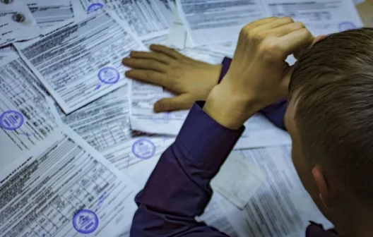 "Descubra: A incrível verdade sobre os bancos confiscarem os bens dos devedores!"