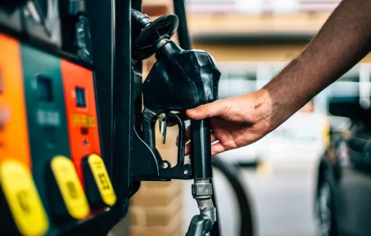 "Desvendando os segredos para economizar combustível e poupar dinheiro com seu carro"