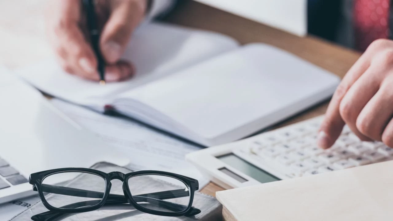 Como começar o ano sem dívidas? 