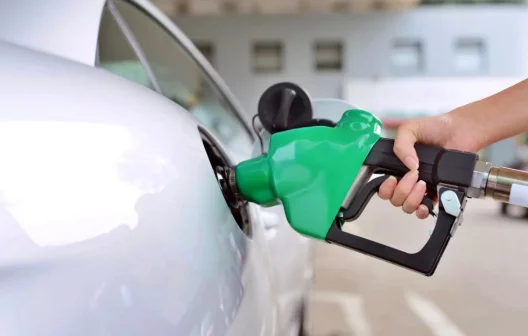 "Descubra quais combustíveis estão pesando mais no seu bolso em 2023: aumentos e reduções de preços!"