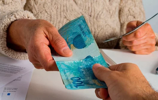 "Aposentados comemoram: Taxa de juros para consignados do INSS é reduzida novamente"