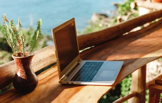 "Descubra agora os sites mais irresistíveis para encontrar trabalho remoto em 2024!"