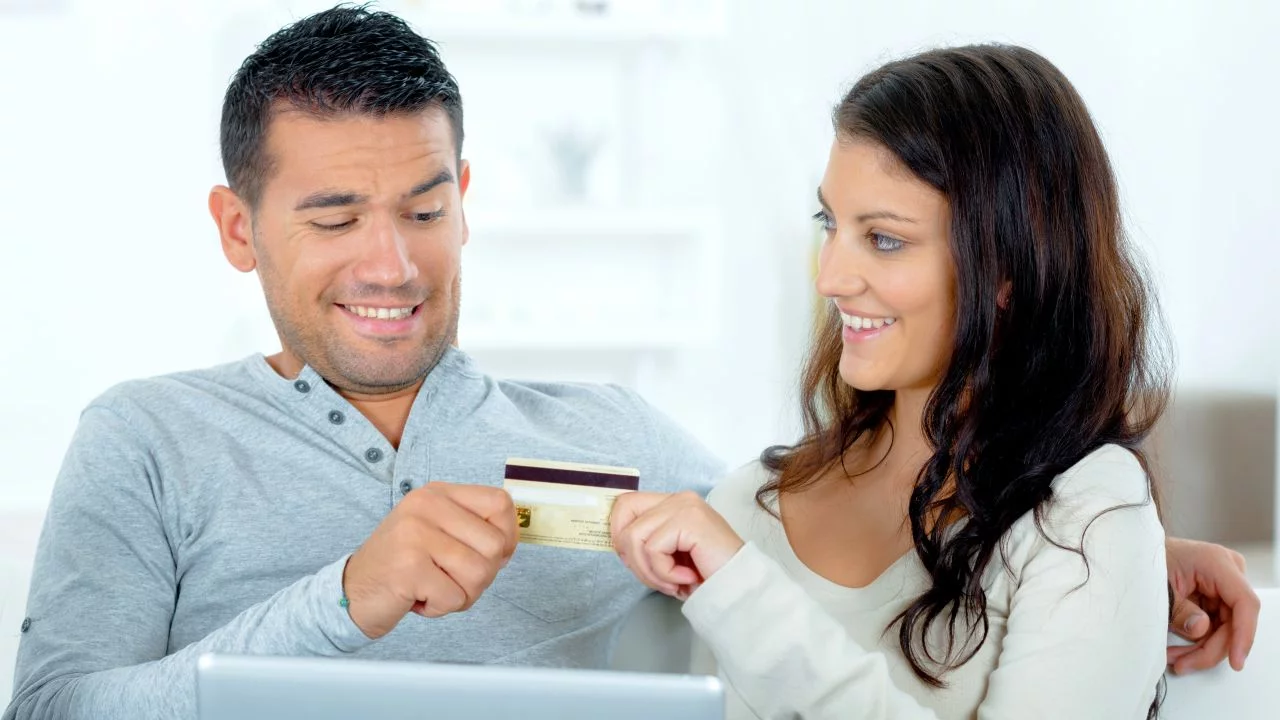 O que é conta conjunta? Entenda como funciona e se vale a pena