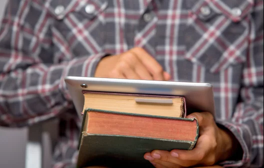 "Descubra o incrível mundo dos infoprodutos e como lucrar com eles a partir de agora!"