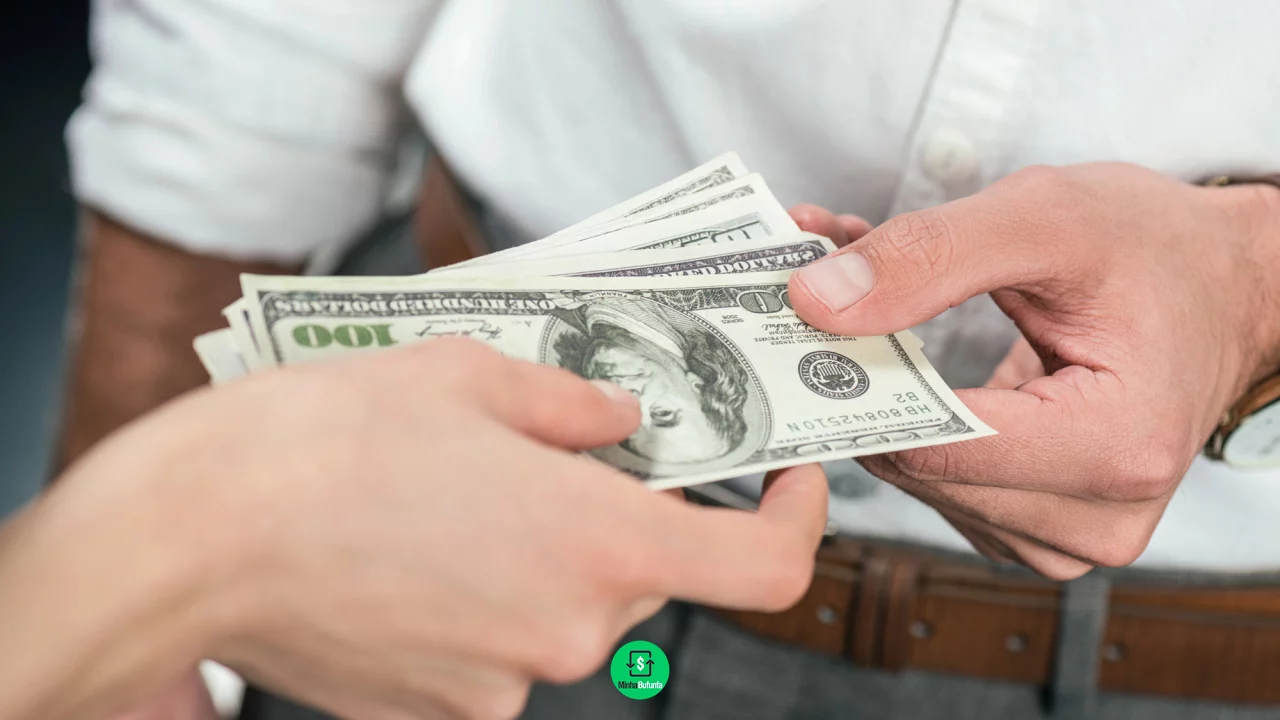 Dólar paralelo: entenda o que é e as diferenças da moeda norte-americana que circula