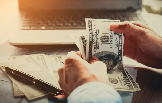 "Aprenda tudo sobre contratos de câmbio e domine o mercado financeiro!"