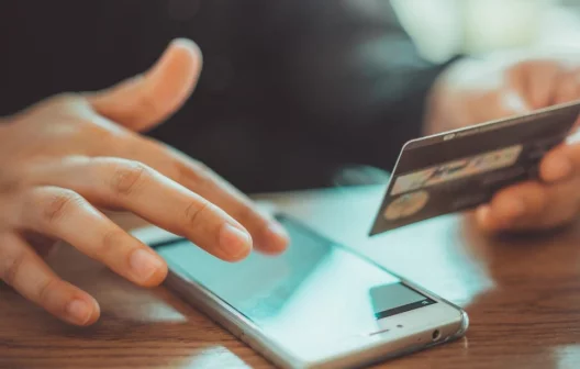 "Aprenda estratégias infalíveis para aumentar o limite do seu cartão com tranquilidade. Confira dicas essenciais!"